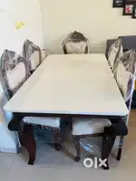 Dining table for sale in new condition