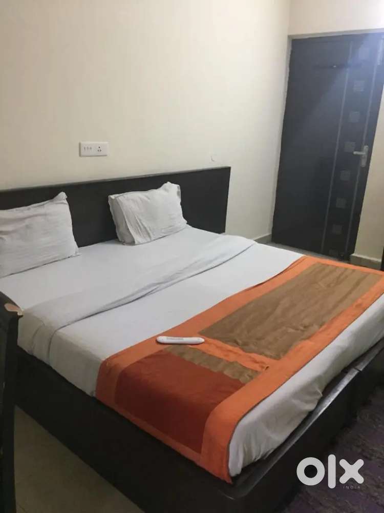 NO BROKERAGE 500+ Fully Furnished Boys PGs with meals in Noida!