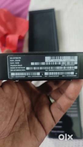 Samsung ultra s 23 12gb 256gb 5 month old whit 40w adapter
