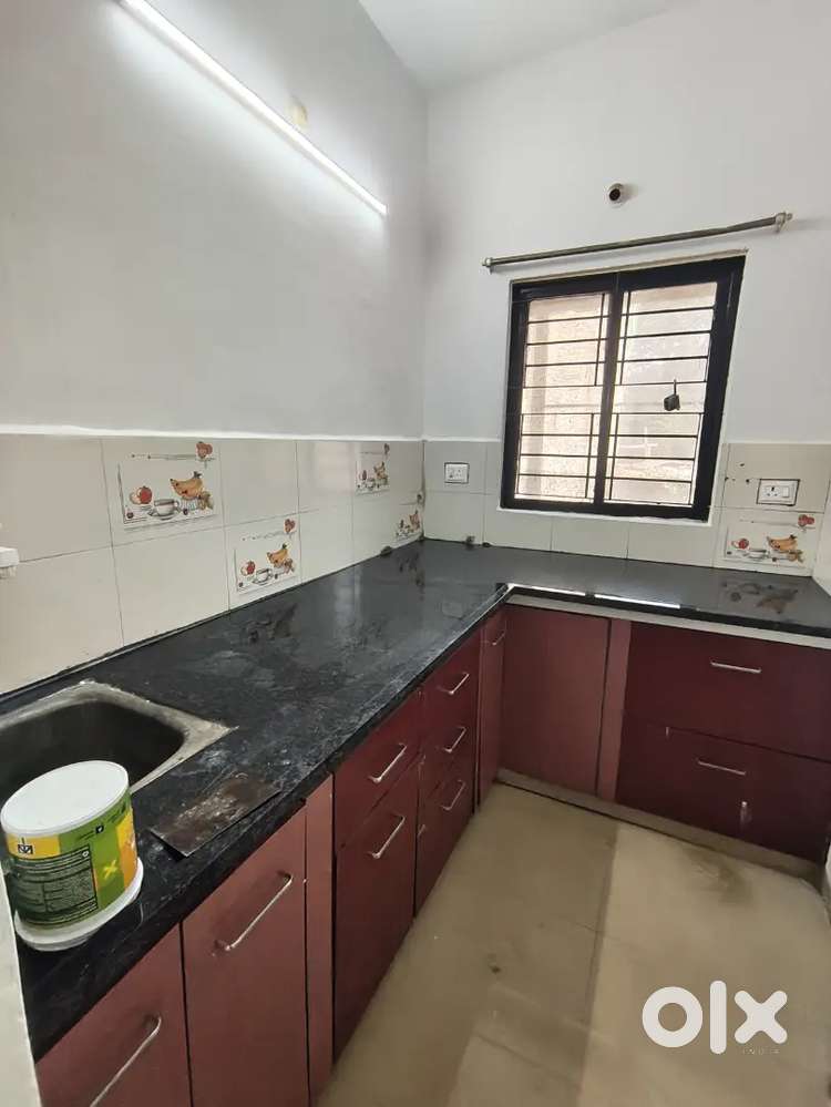 18lac_1bhk flat for sale near bengali square for details read full ad