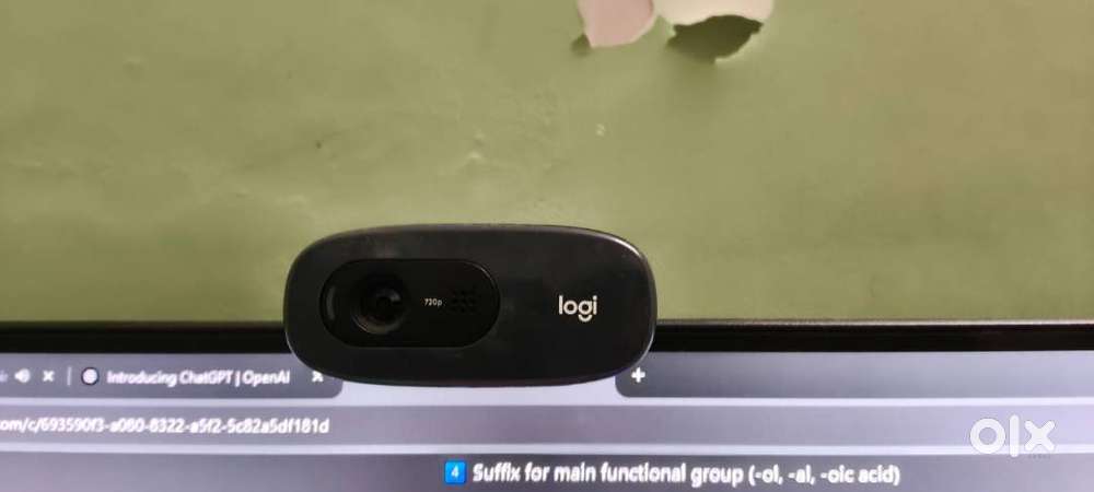 im selling a logi webcam which is rarely used it comes with mic