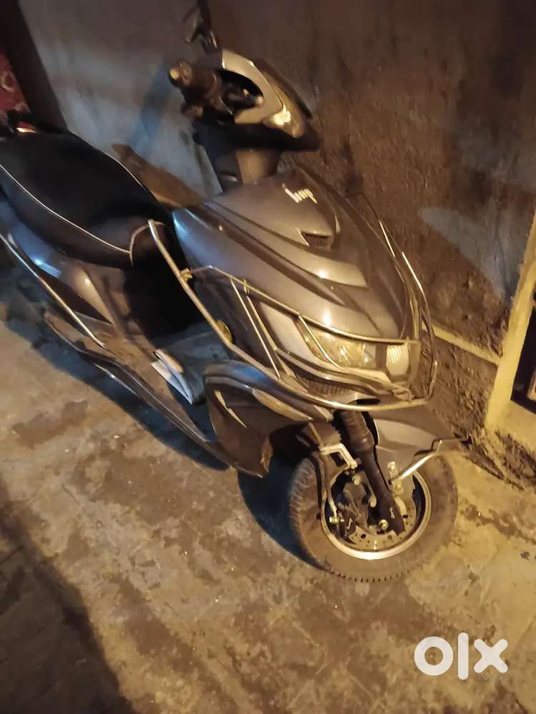 HOP LEO Electric scooty