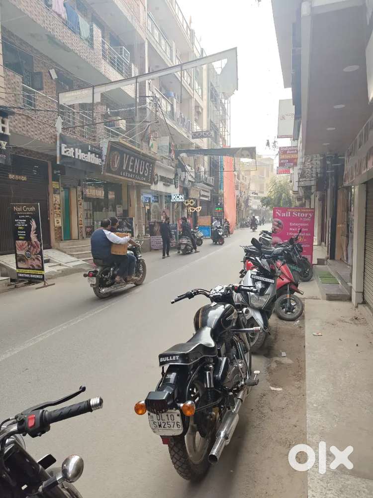 15/30 shop for rent in Balu dhyan road near by scoops