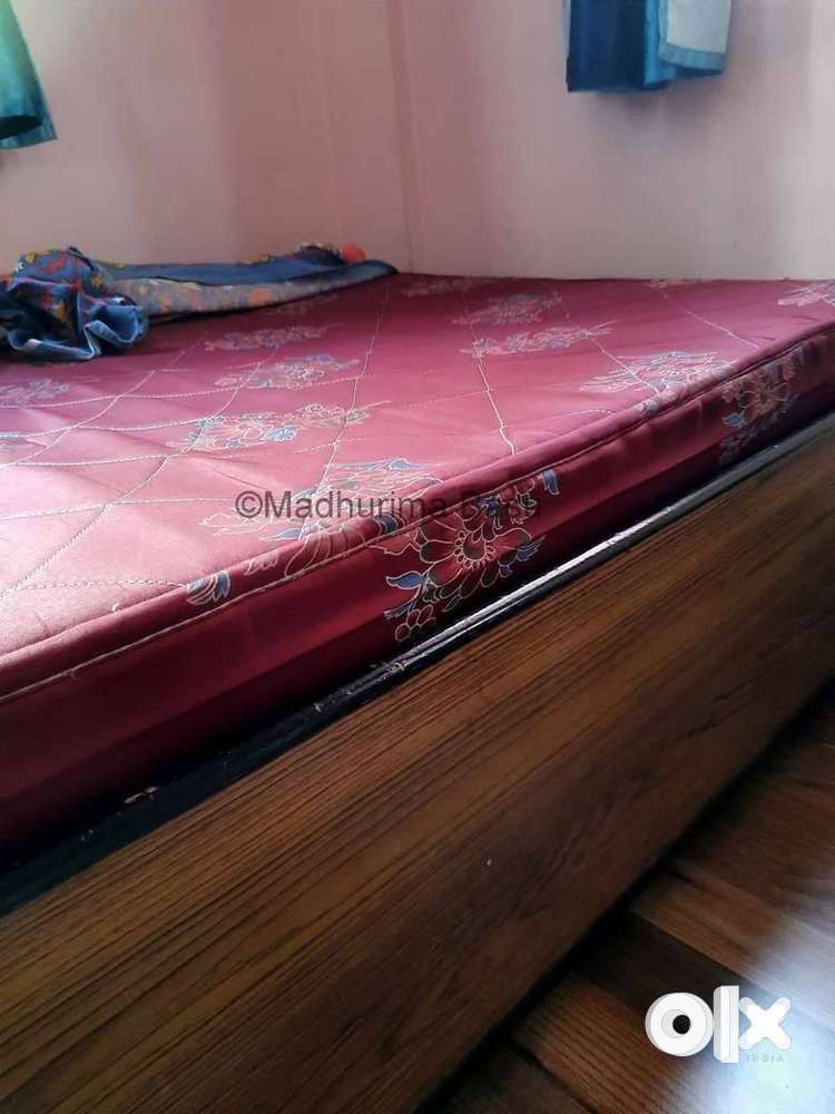 *Semi soft Kurl-On Mattress : 1 year Old (Not Used Much)