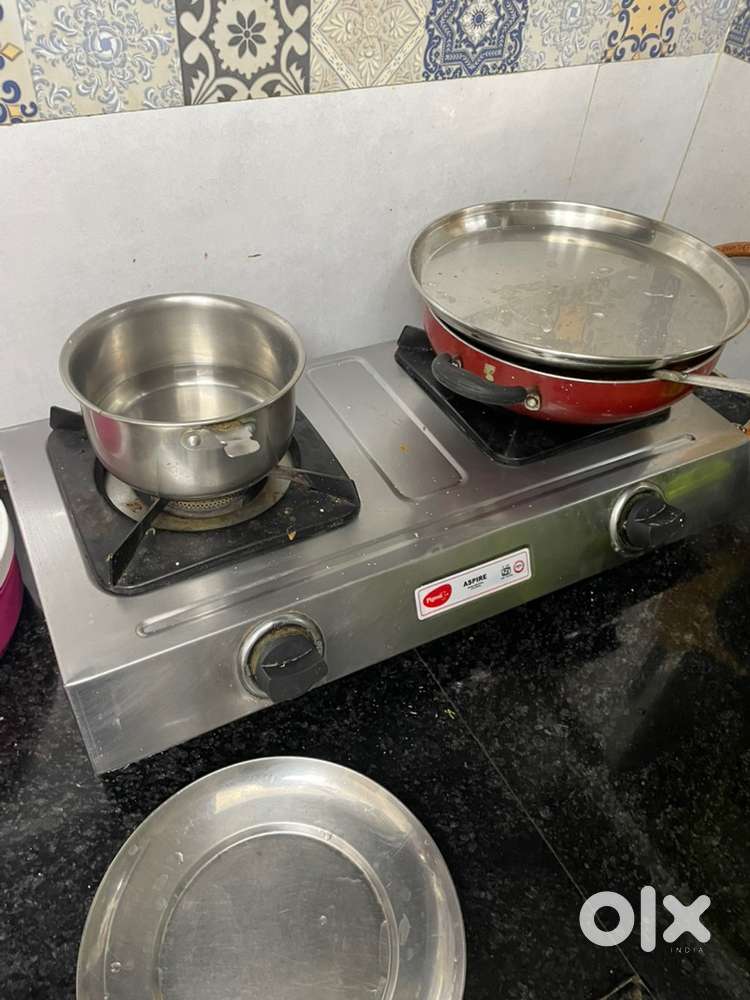 Gas Stove with 2 burners, 1 year old, very good condition