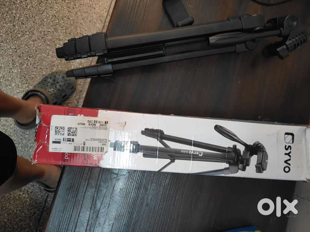 Syvo tripod with phone and camera stand heavy in weight