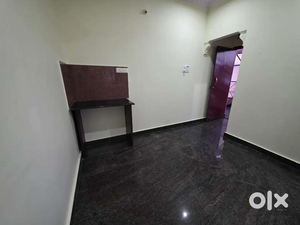 Small studio room near Kalyani Magnum jp nagar in 3rd floor