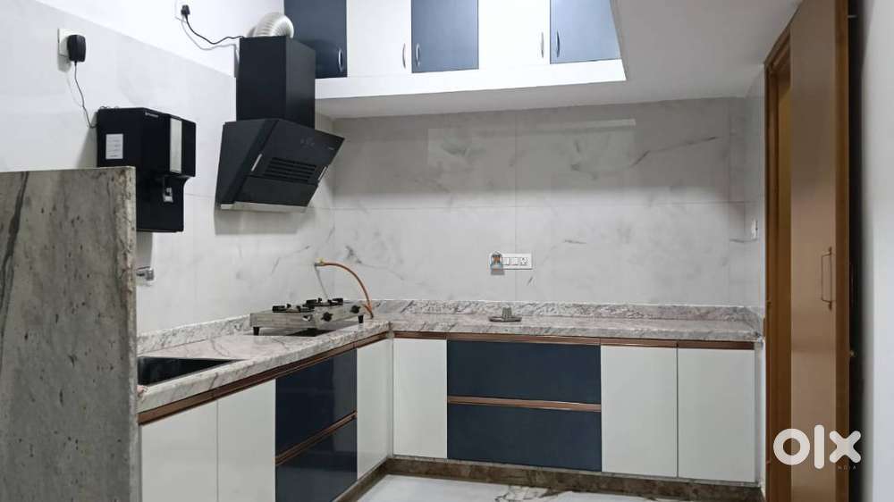 Available Semi-Furnished 3 BHK Apartment in JP Nagar for Lease