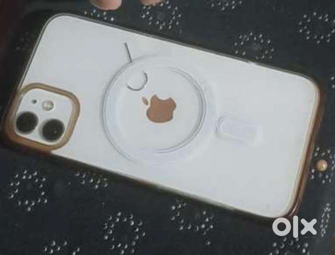 I phone 11 storage 128