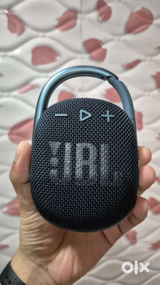 JBL Clip 4 IP67 WATER & DUST PROOF with Original Box and Cable