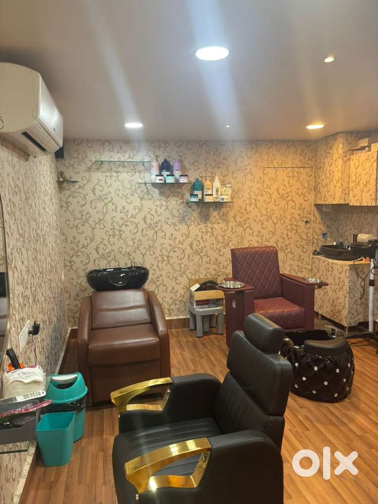 Saloon for rent with full equipment