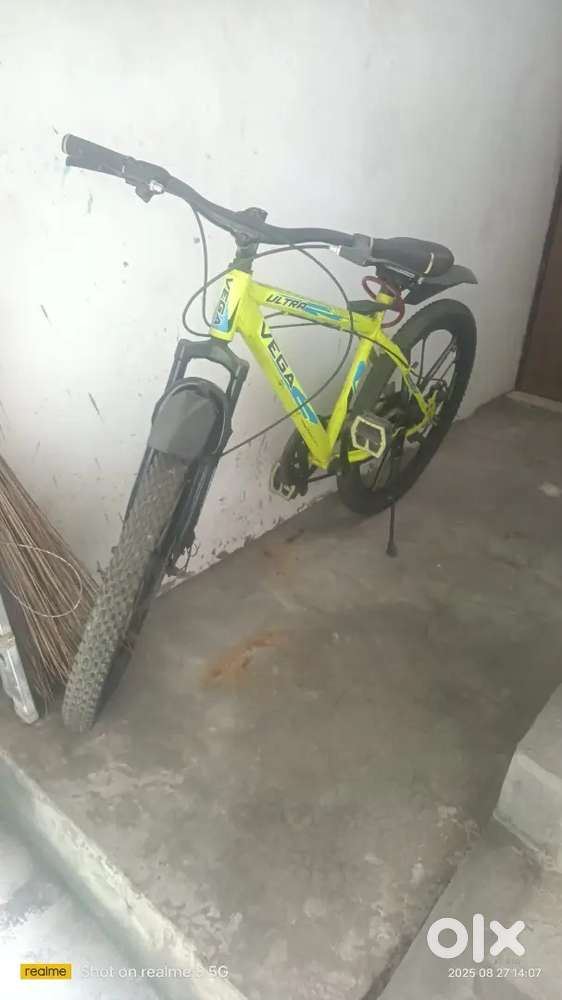 Vega cycle available in good condition worth - 6999