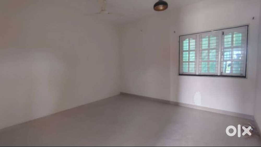 Spacious 2BHK Semi-Furnished Flat for Lease in Kothanur