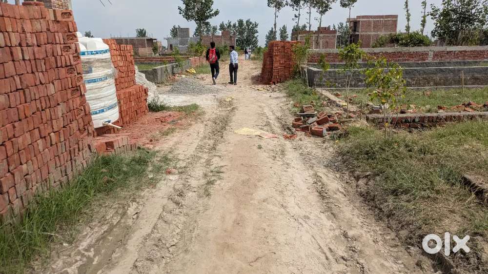 Plots in noida sec 142 L corner plot with bank loan and registery