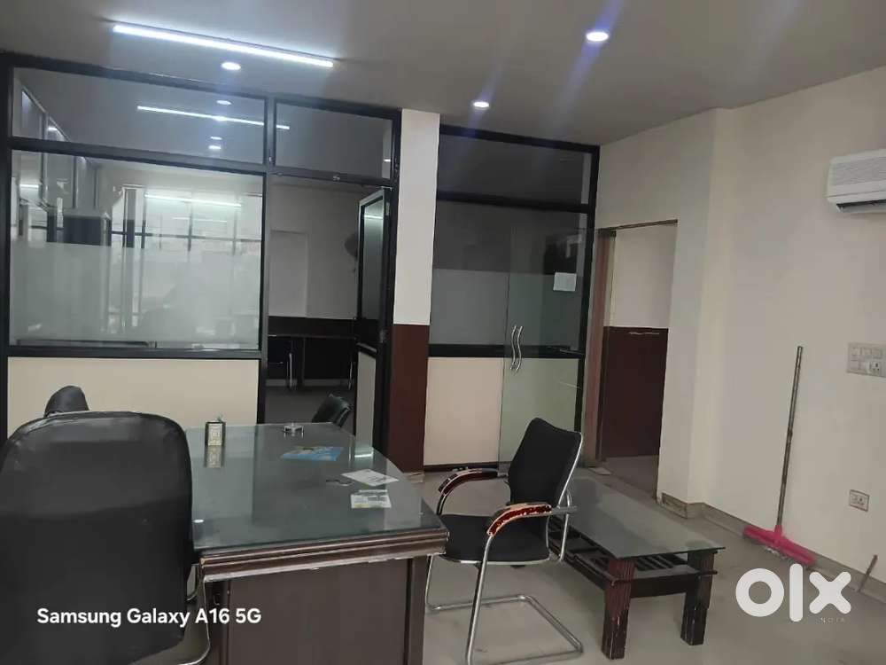 Full furnished office 1000.squire feat