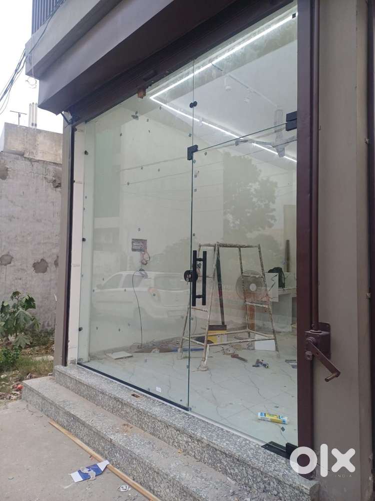 Tuffen glass and. door size 10x10