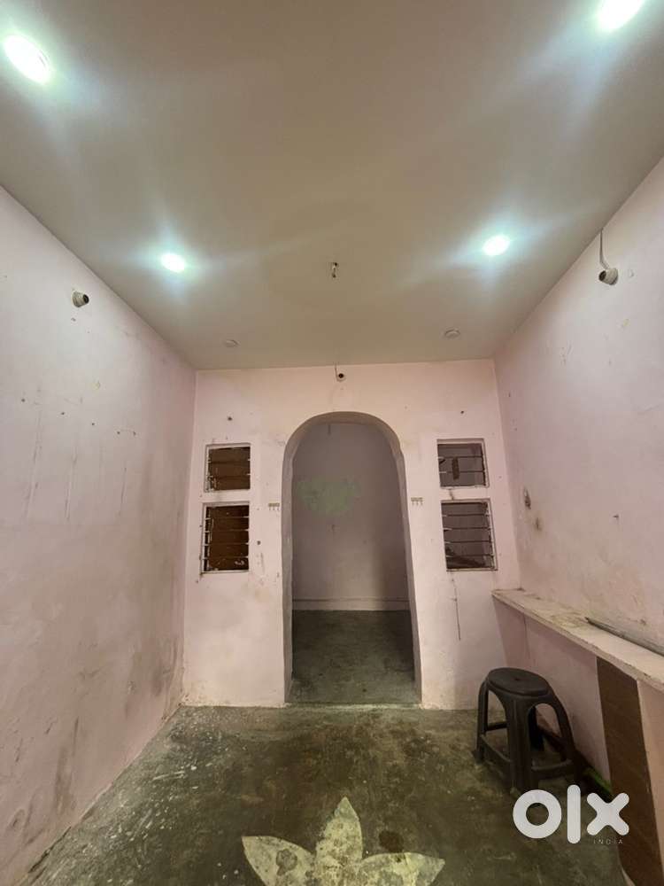 Shop for rent near abulane