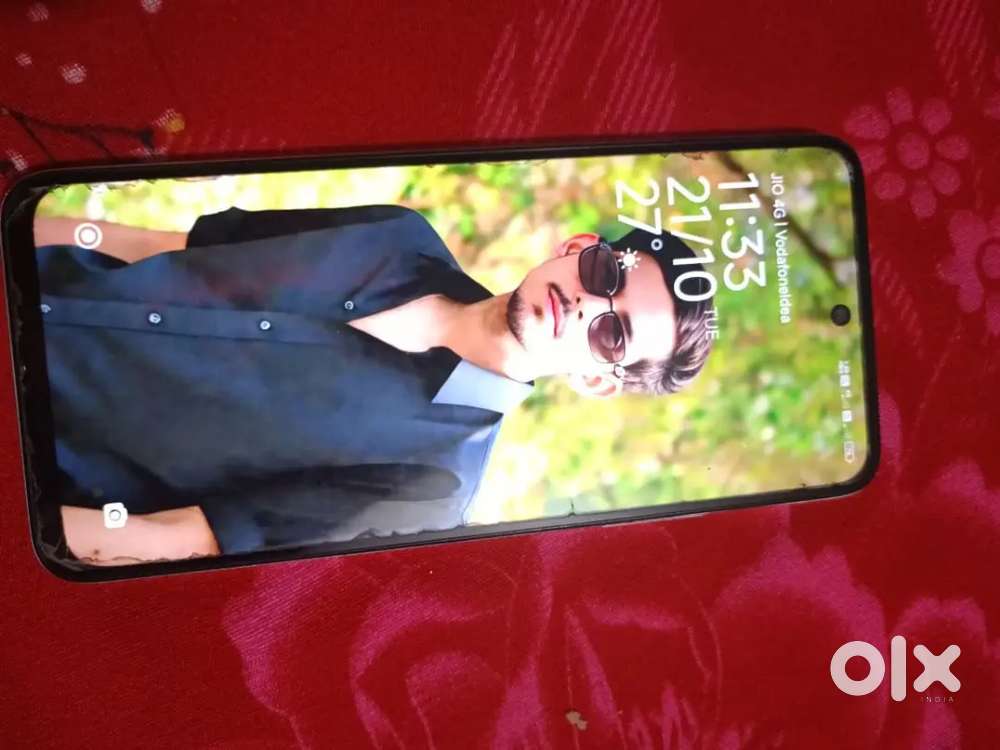 Redmi 12
4/128 /no demage/original charger with box / no screen change
