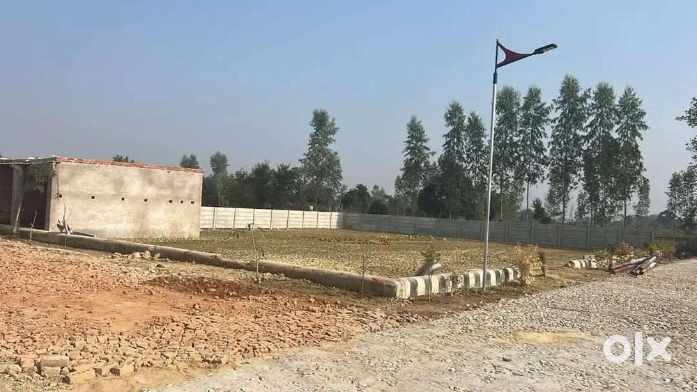 3000sqft जमीन HCl compny अमूल पराग से 1km की दूरी पर फॉर्म हाऊस के लिए