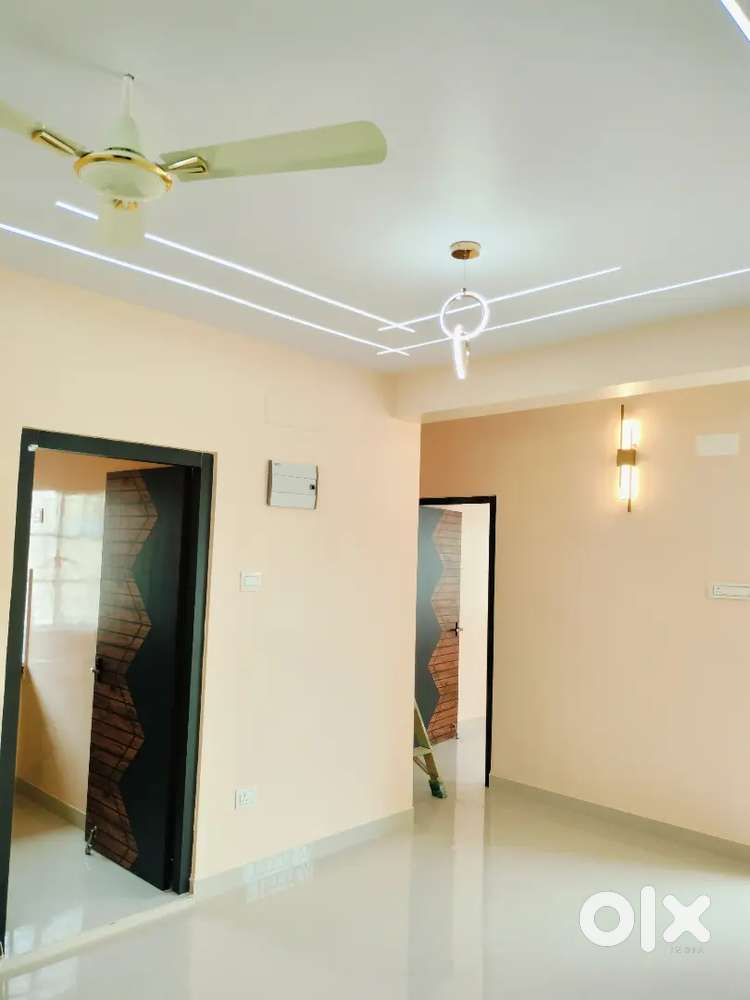 2 km from Airport, 200 meter Metro stn, on VIP Road at gated community