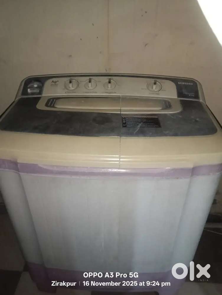 It's the Samsung Semi automatic washing machine it's weight is 8.5kg.