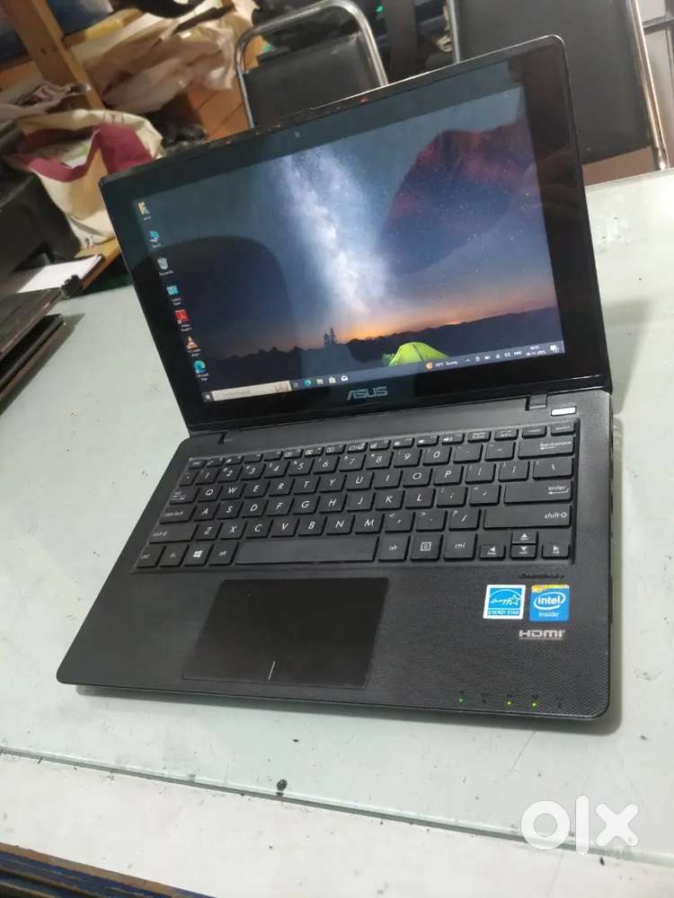 Asus mini touch screen laptop 4GB RAM 500GB HDD Windows 10