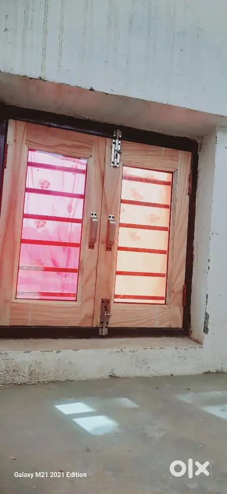 Family ke liye best hai.ye keishna kunj kaloni hai.near pulish housin