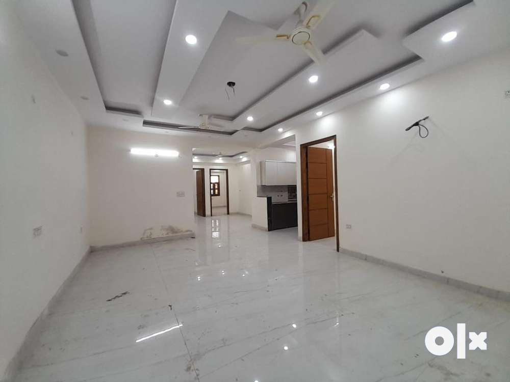 4 Bhk newly comstructed flat with lift and car parking.