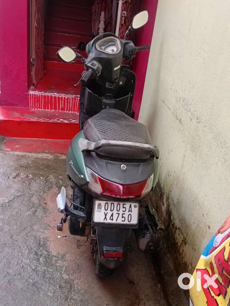 7 year new brand scooty want to sell the scooty available