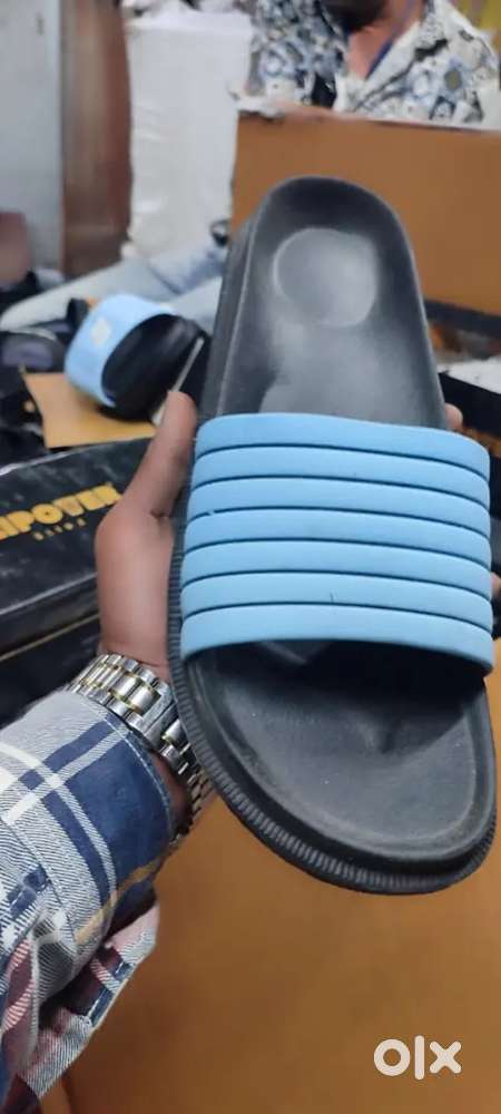 Hi all I like to sale all full lot   flip flops 450pieces f