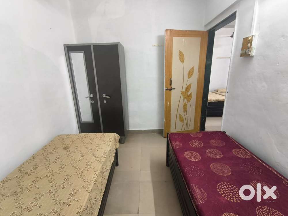 Girls pg for rent in airoli sect 20