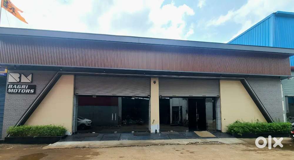 Premium Ready To Use showroom Available for rent near Jindal Pull