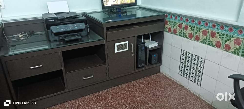 Computer table