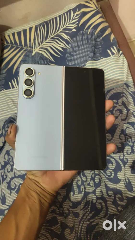 Samsung galaxy z fold 5 12 256 gb 6 month old Gulf unit