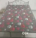 La cots and beds