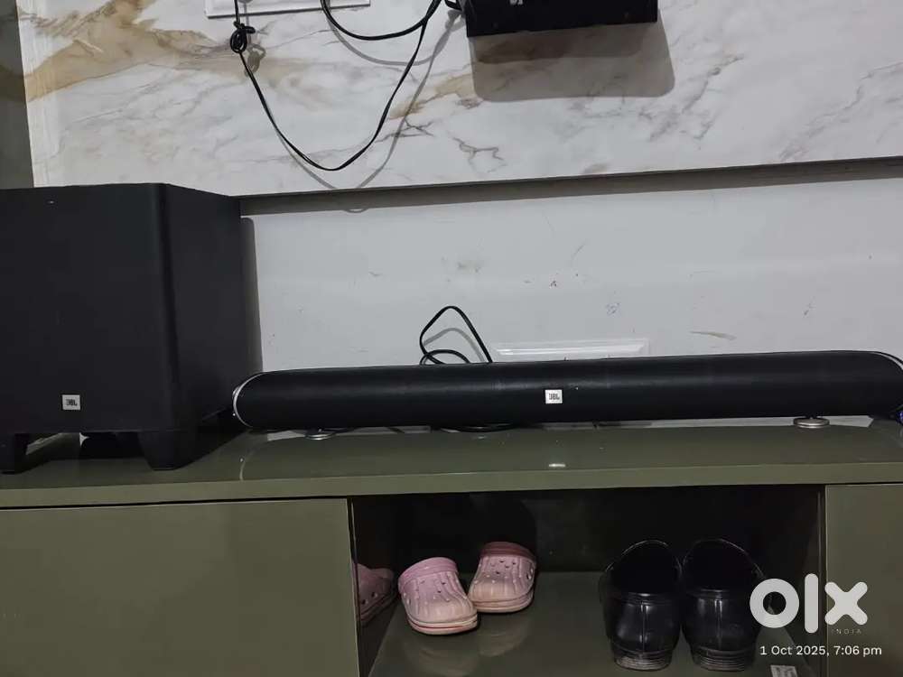 JBL SB250 200 watts Soundbar with Woofer in v good condition