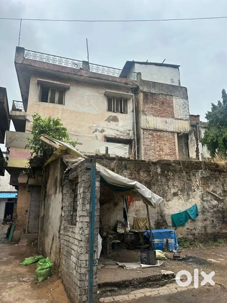 नहर पारा मेन रोड से 35 फीट अन्दर