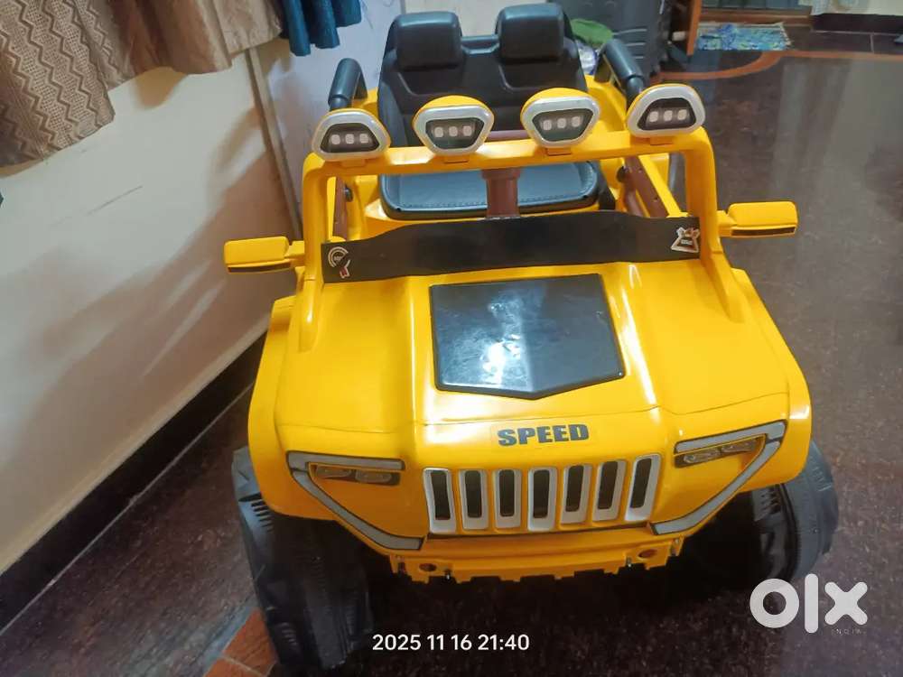 Battery car 4 motors with remote control