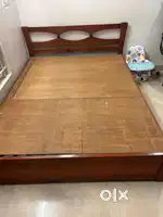 Queen size bed with Kurl on mattress for sale at 15000