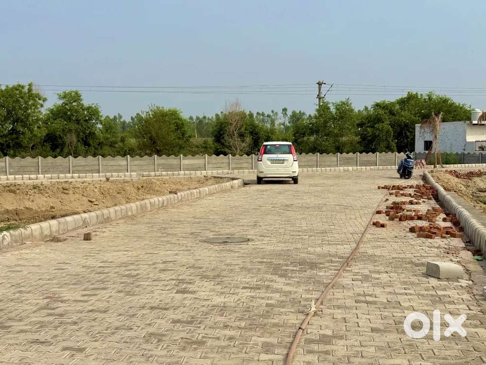 Gated society me plots