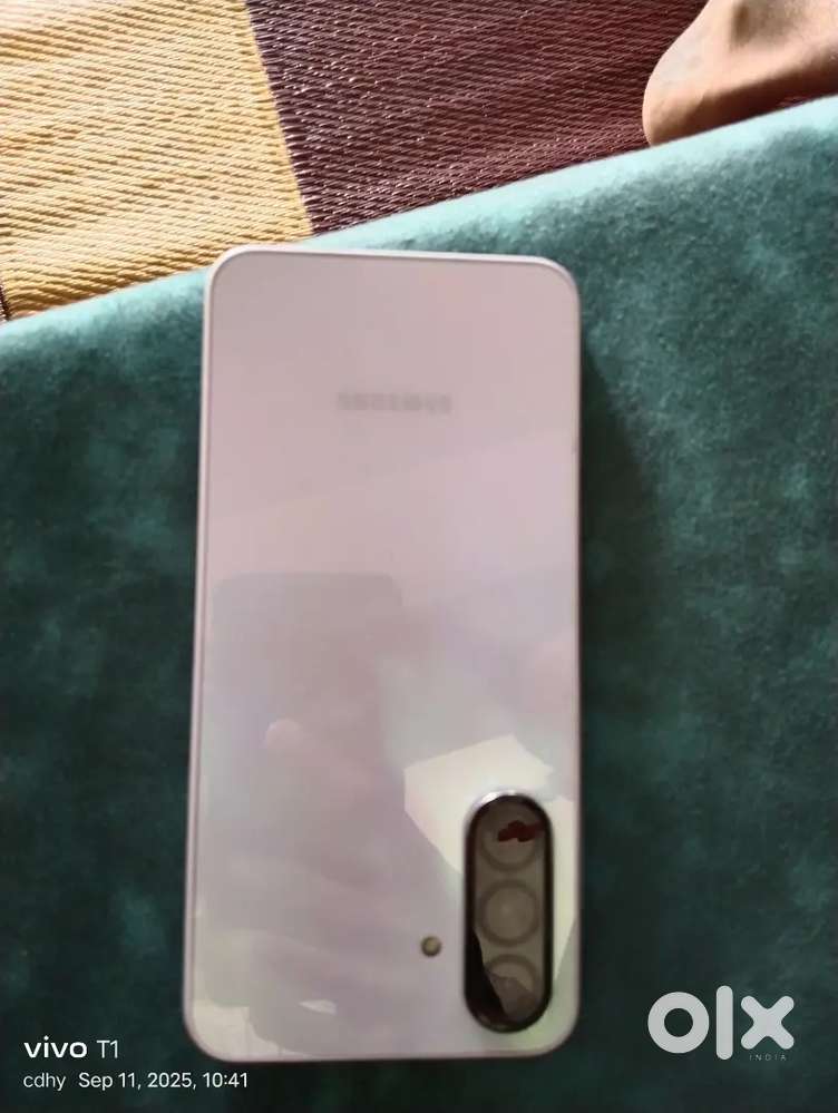 Navin phone 1 mahina jhalay