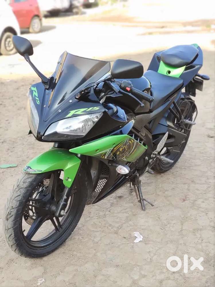 YAMAHA R15 V2 (2013) MODEL