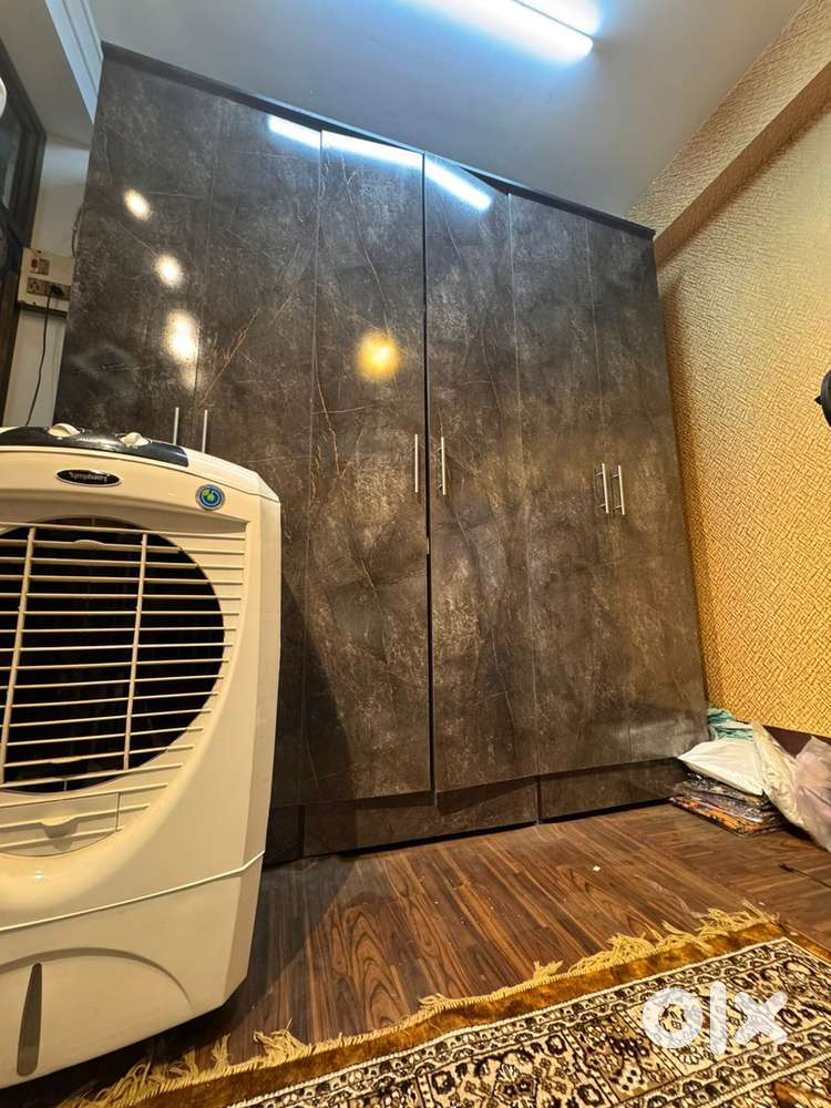 New lavish full height wardrobe only 1month old