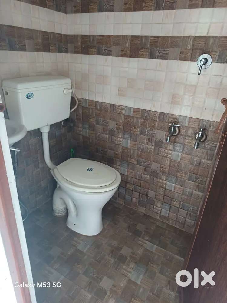 House rent And Lee's 5000 to 10000 ner aster medcity 1km