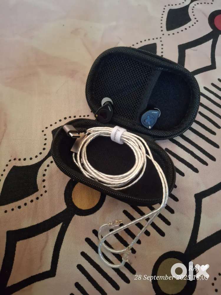 SIMGOT EW300 - TRIBRID DRIVER IEM