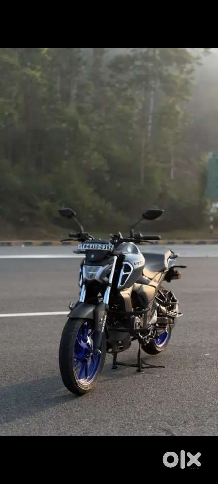 2025 yamaha fzs v4 deluxe