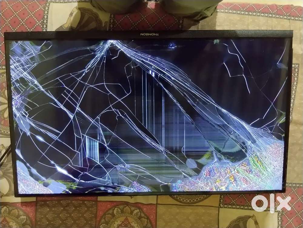 Broken tv THOMSON