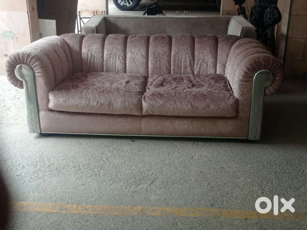 Safa in good condition