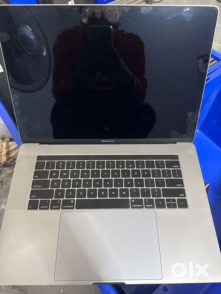 Apple i9 laptop