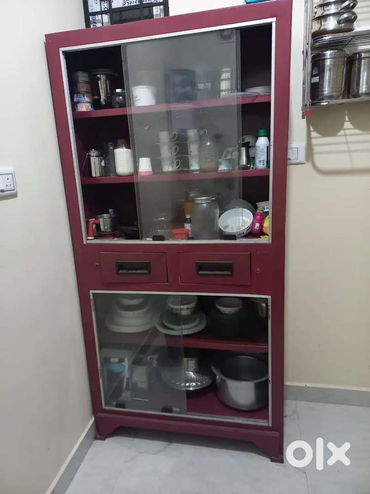 Metal showcase storage